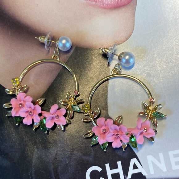 🌟 Beautiful Circle Pink Flowers Earrings - Picture 5 of 5